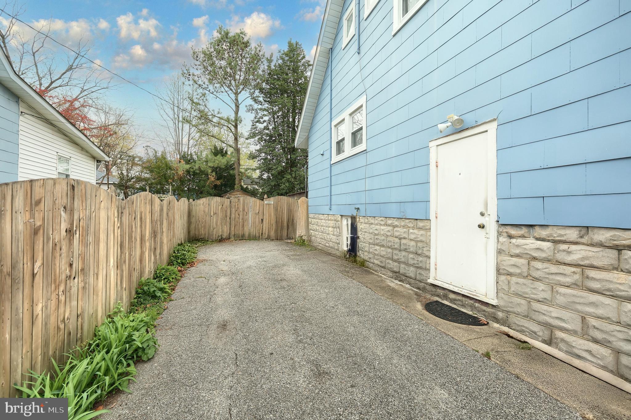 615 Dunkirk Road Baltimore, MD 21212 - Photo 35 of 45 a view of a backyard