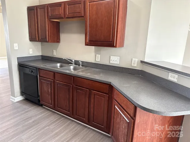 $1,575 | 4917 Sunburst Lane, Charlotte, NC 28213