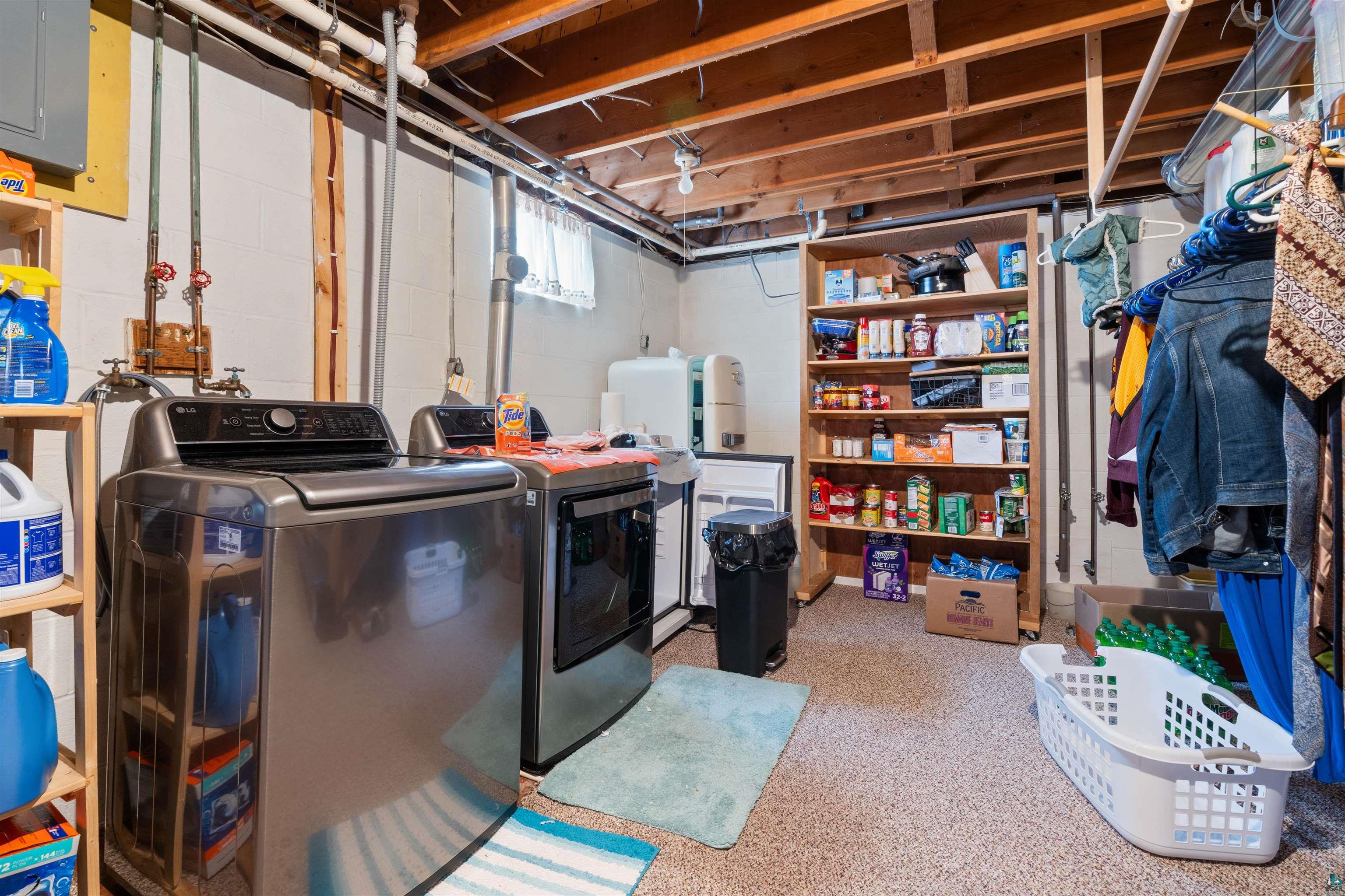 1580 Olsonville Road Carlton, MN 55718 - Photo 16 of 30 Laundry area featuring independent washer and dryer and electric panel