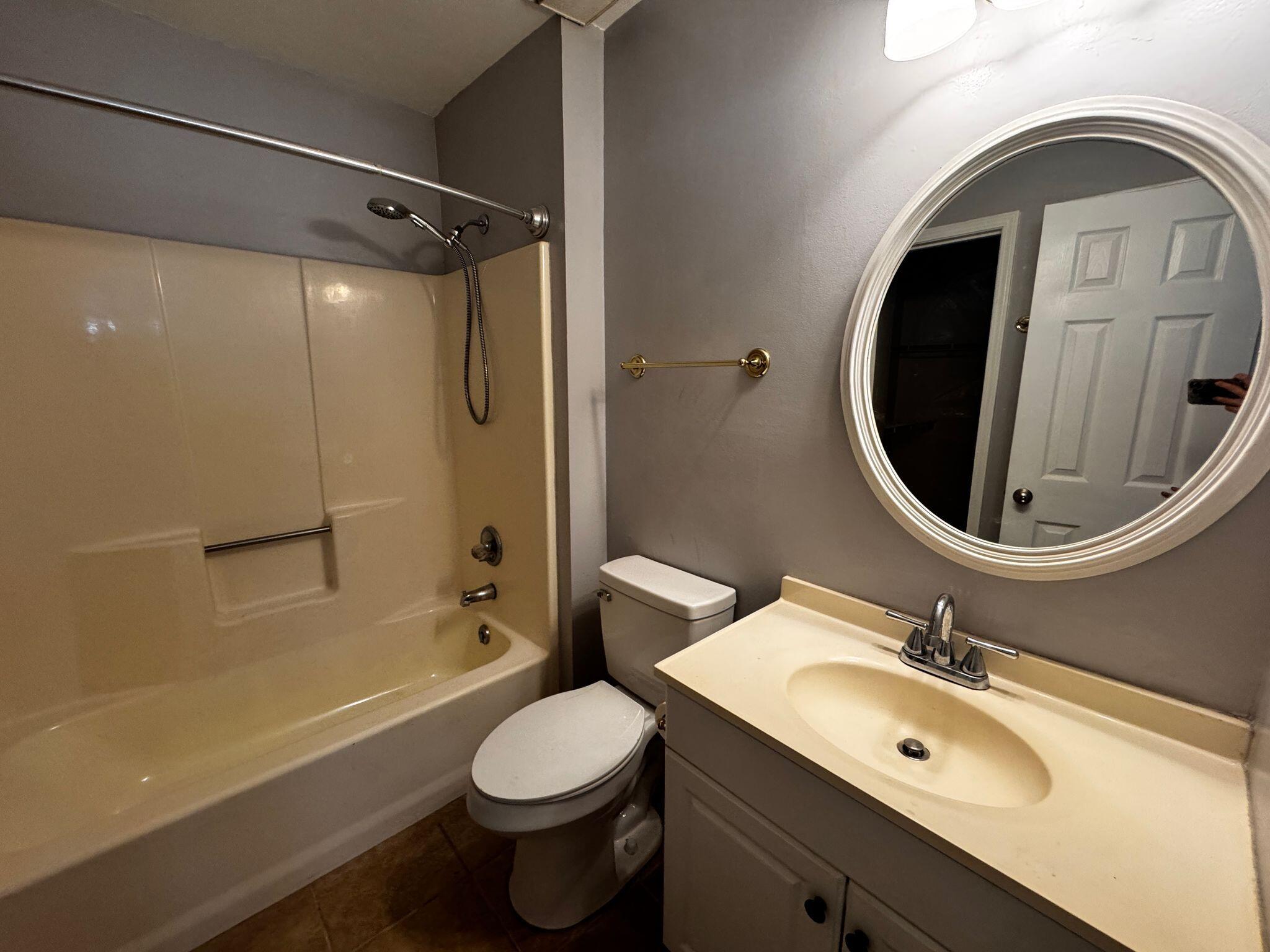 358 John King Road Crestview, FL 32539 - Photo 12 of 22 a bathroom with a sink and a mirror