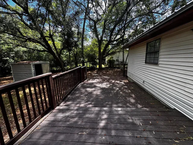 a view of a pathway of a house