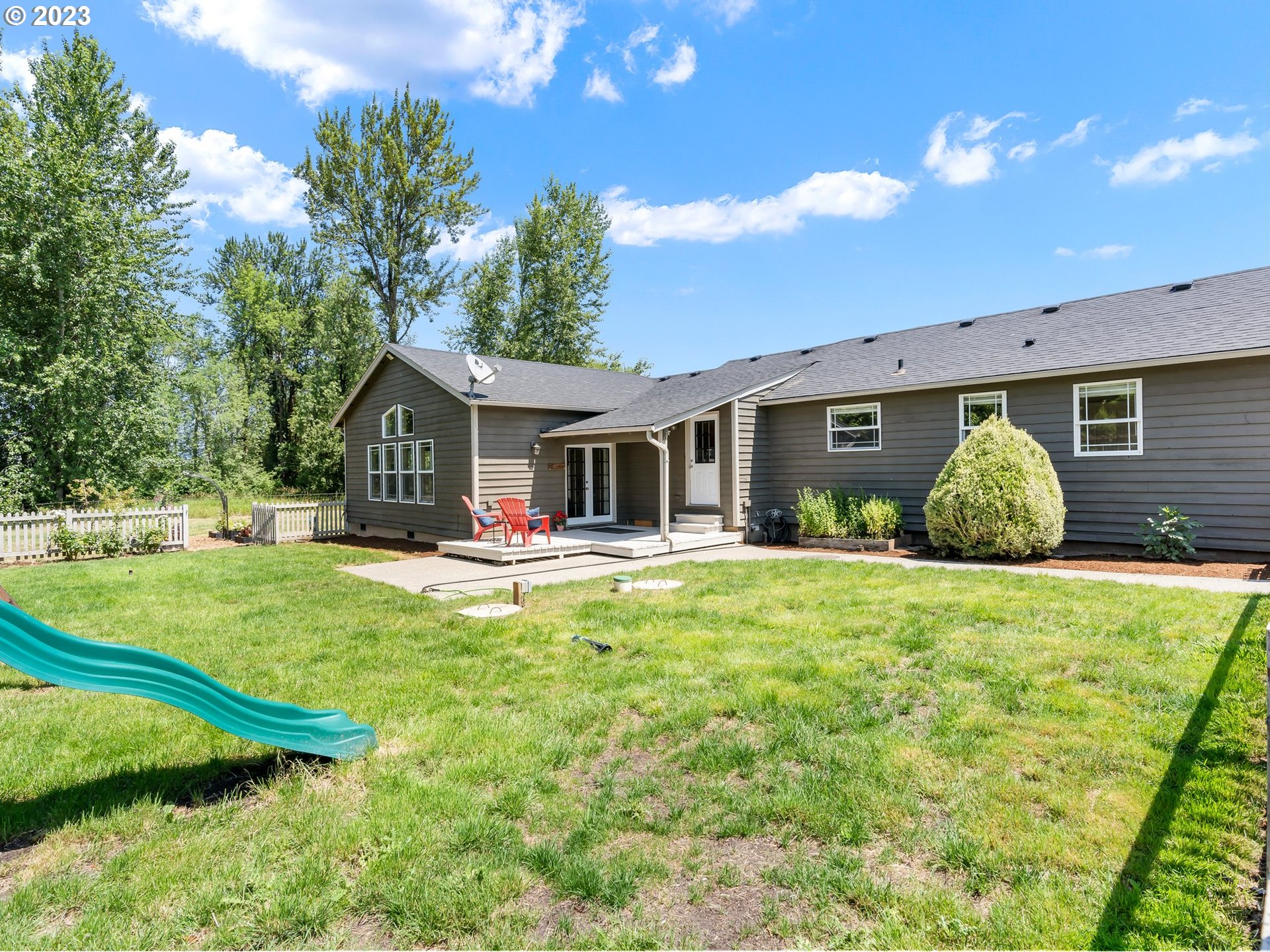 22114 Northeast 29th Avenue Ridgefield, WA 98642 - Photo 35 of 46 a front view of a house with garden