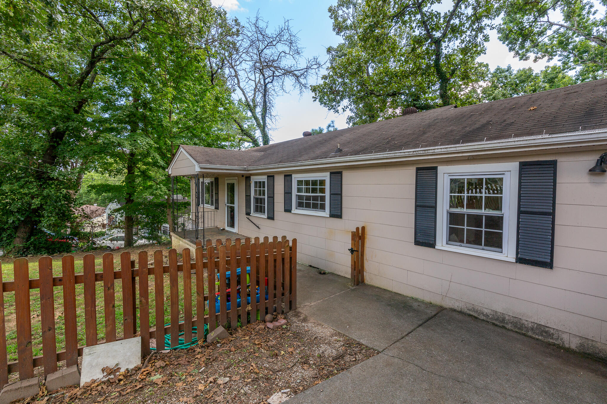 1414 Brenda Road Chattanooga, TN 37415 - Photo 2 of 20 1414 Brenda Rd-04