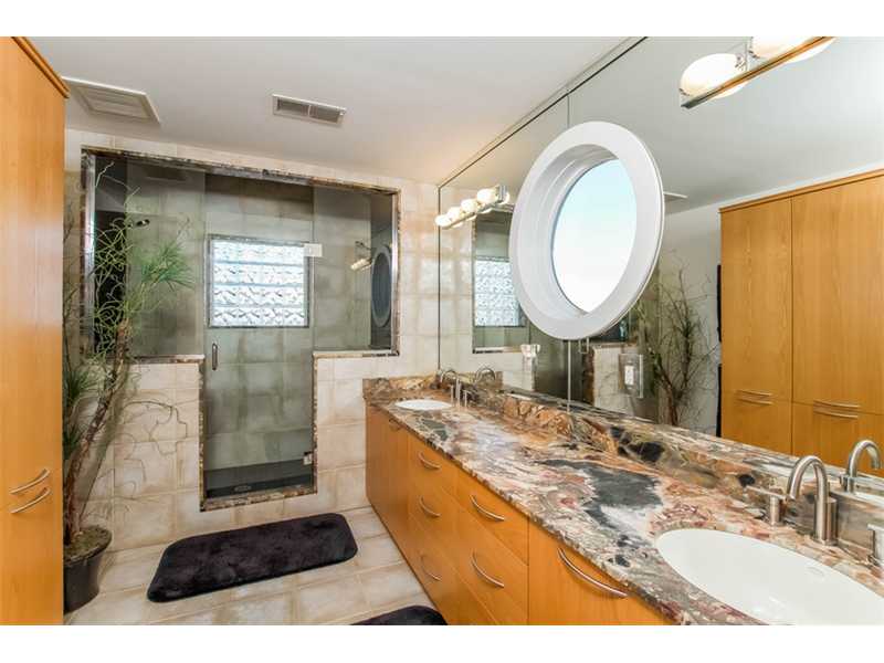 25 Browning Drive Narragansett, RI 02882 - Photo 13 of 25 Master Bath/Spa.