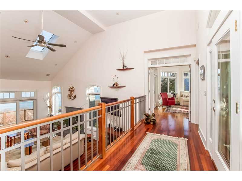 25 Browning Drive Narragansett, RI 02882 - Photo 6 of 25 Entry.