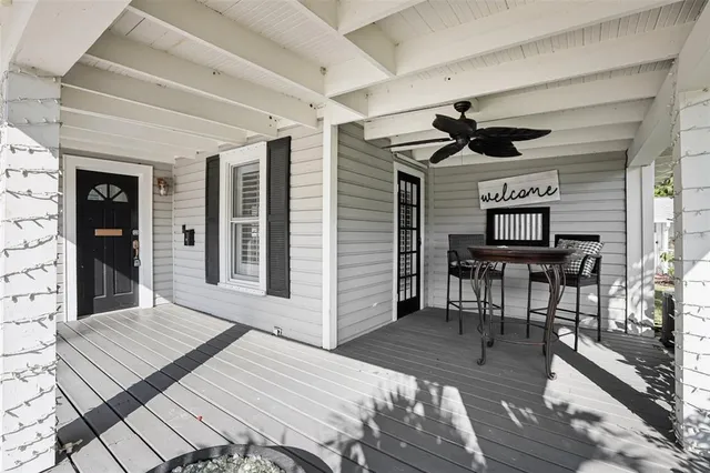 a view of a livingroom with furniture
