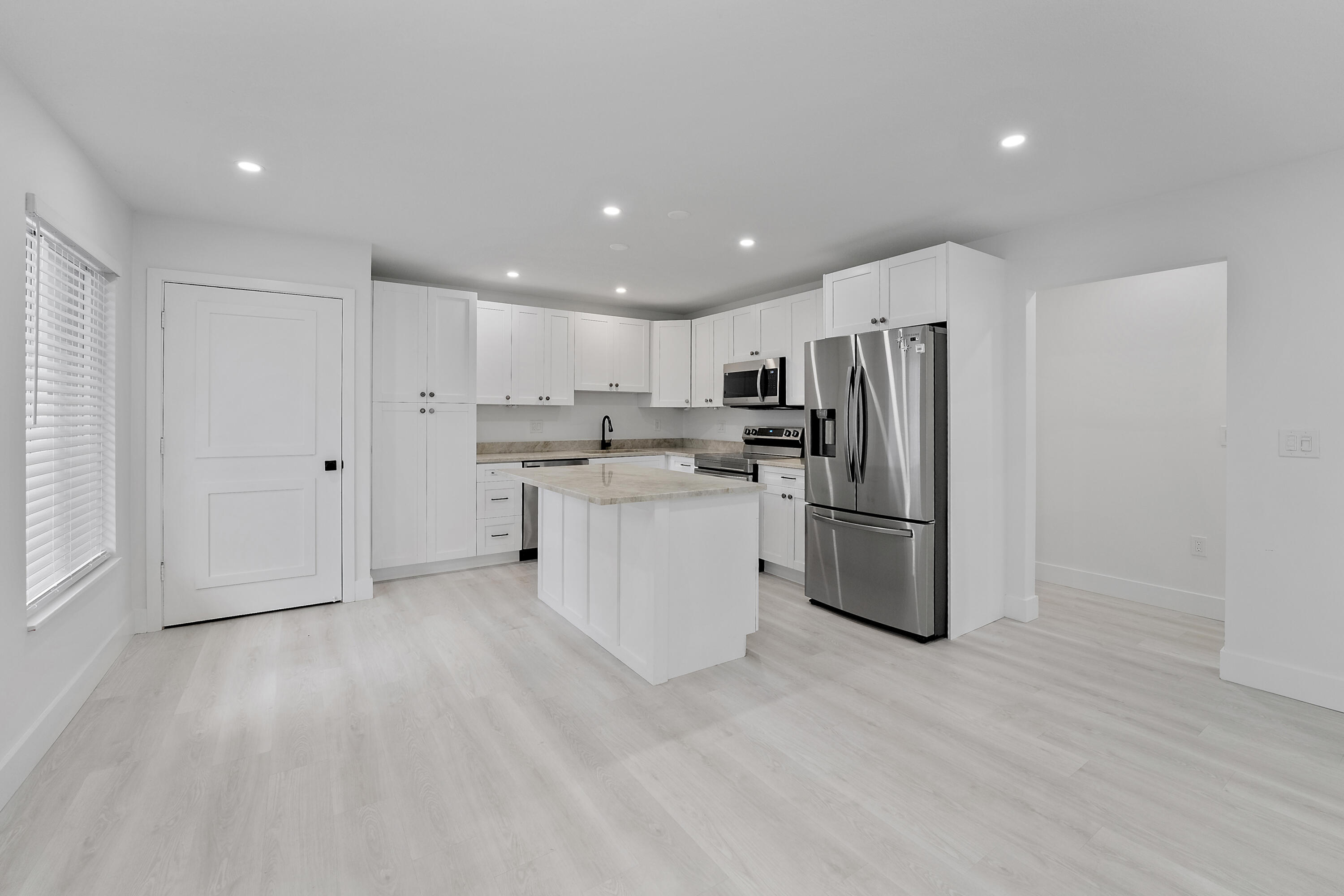 1279 Beach Road, Unit 3 West Palm Beach, FL 33404 - Photo 9 of 27 09-DSC09032