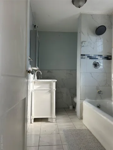 $3,000 | 139 Derby Street, Valley Stream, NY 11581