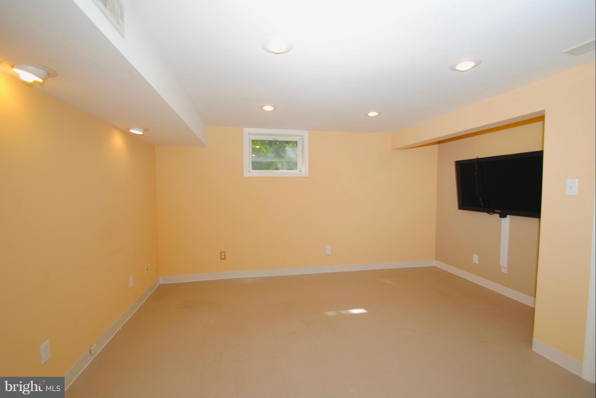 509 Ridgely Avenue Annapolis, MD 21401 - Photo 14 of 30 Family Room