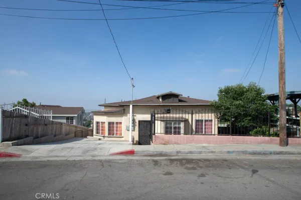 $2,400 | 1059 Buelah Circle, Los Angeles, CA 90063