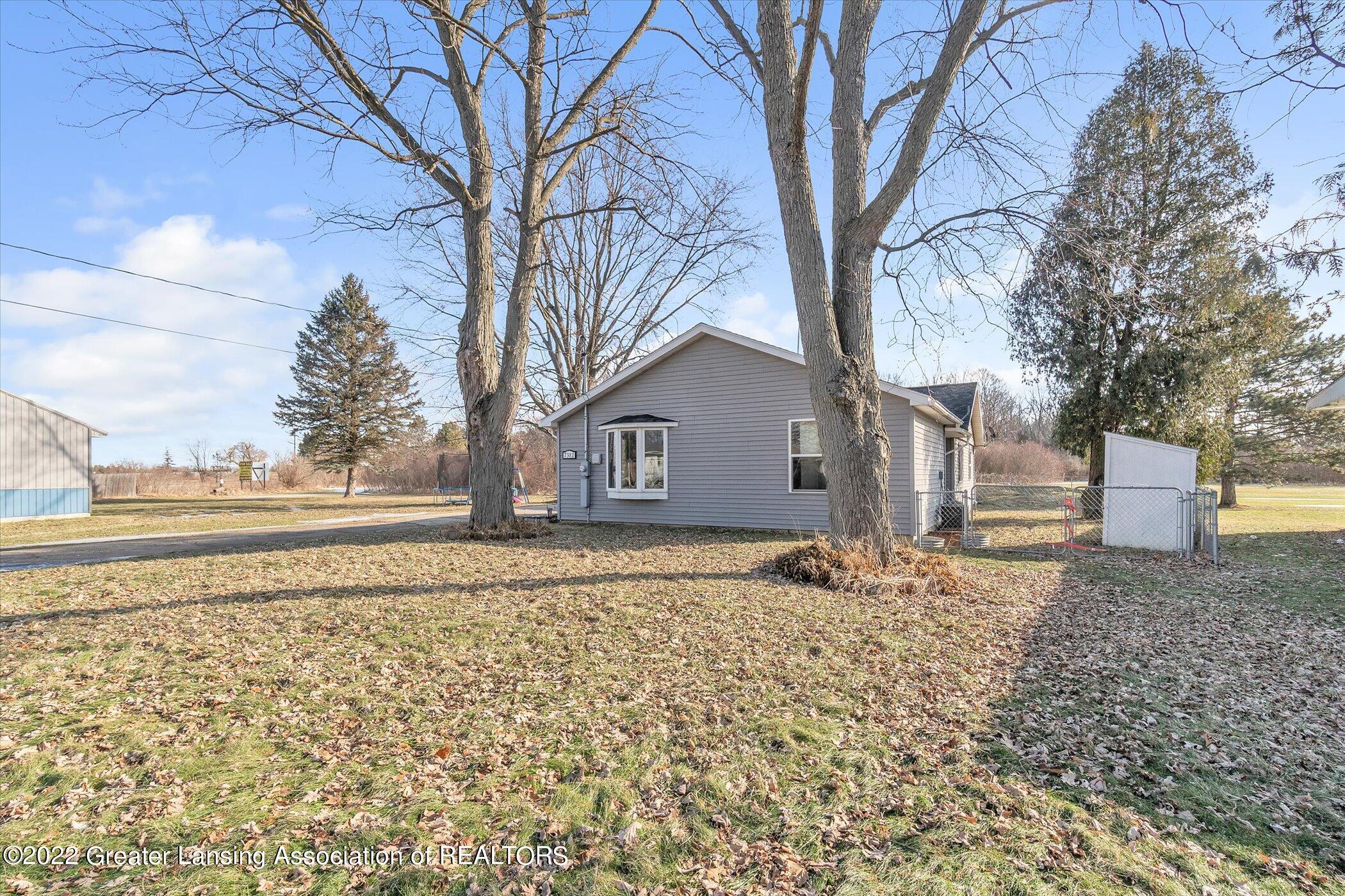 7382 Pats Drive Dimondale, MI 48821 - Photo 4 of 33 04-7382-Pats-Dr-WindowStill-Real-Estate-