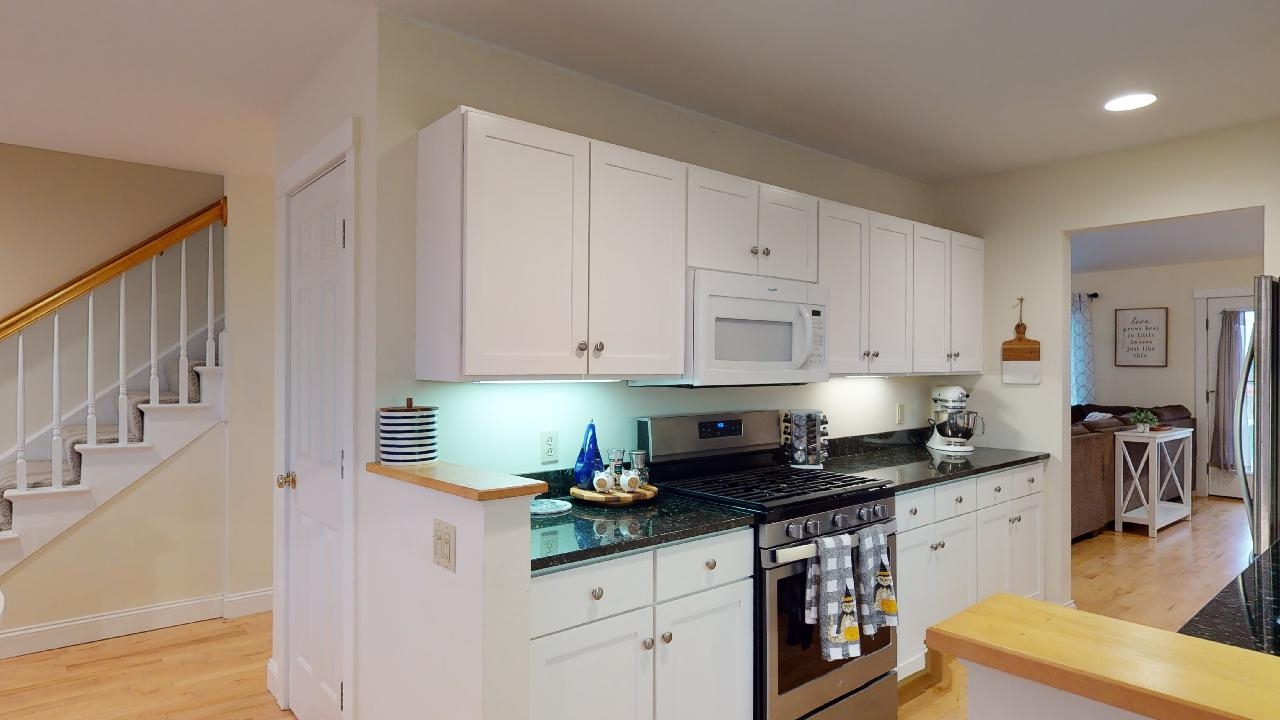 128 Commons Road Williston, VT 05495 - Photo 3 of 17
