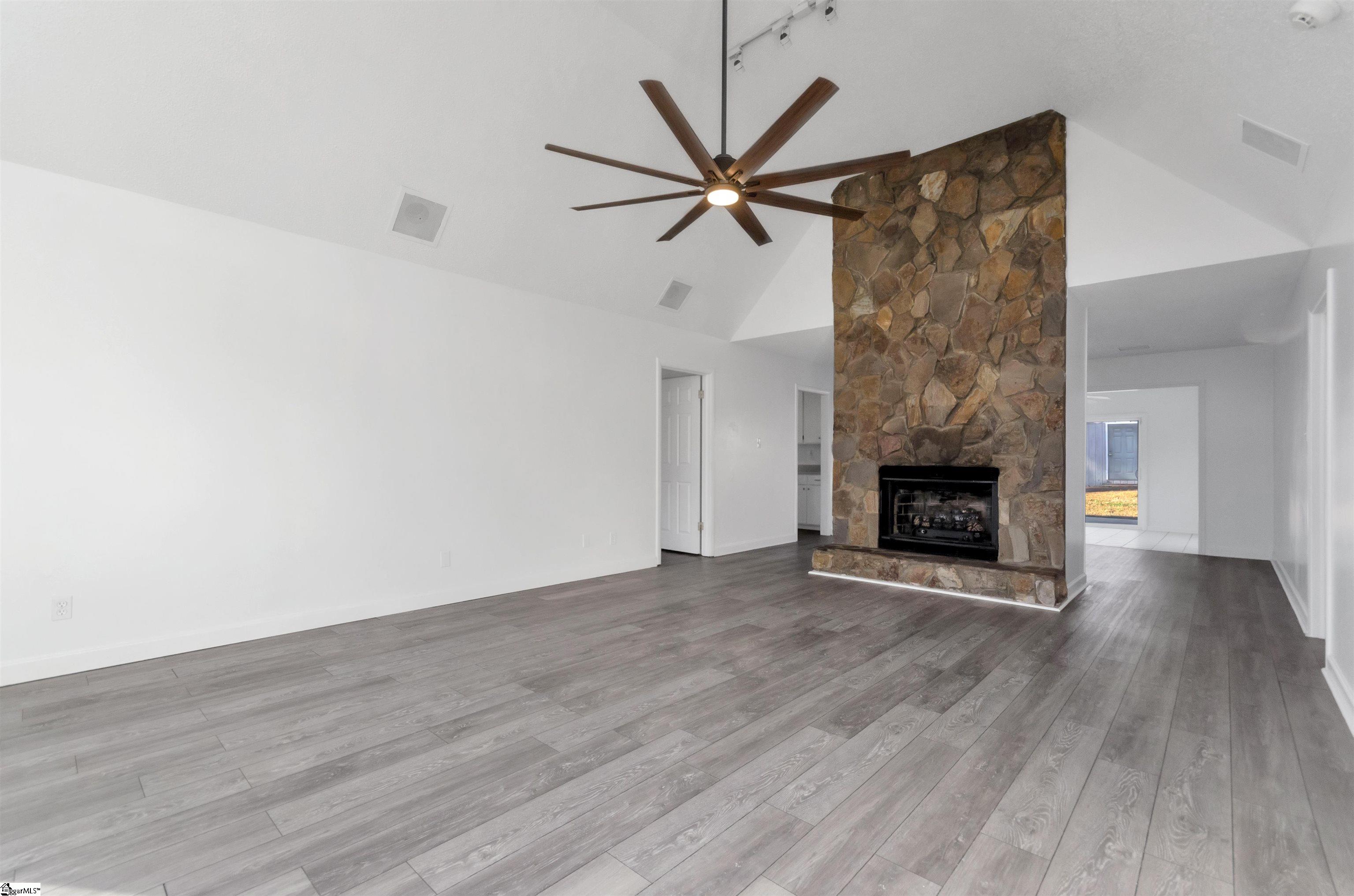 102 Stratford Road Moore, SC 29369 - Photo 3 of 29 Gallery Image 3