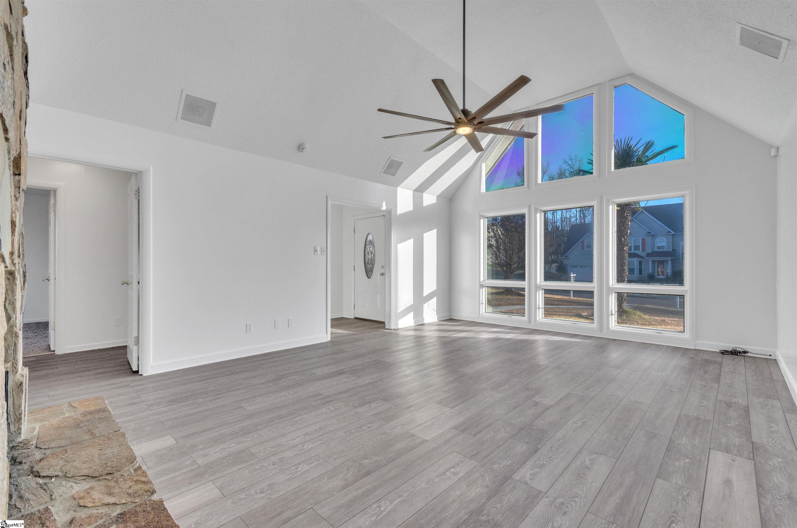 102 Stratford Road Moore, SC 29369 - Photo 4 of 29 Gallery Image 4