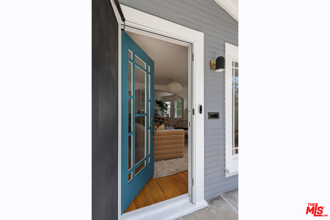 2938 Virginia Road Los Angeles, CA 90016 - Photo 3 of 25