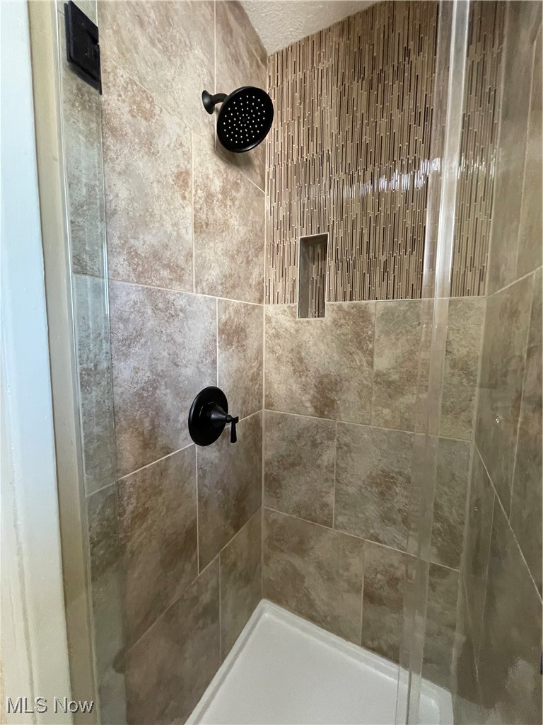 4895 Lee Road Cleveland, OH 44128 - Photo 14 of 25 Gallery Image 14