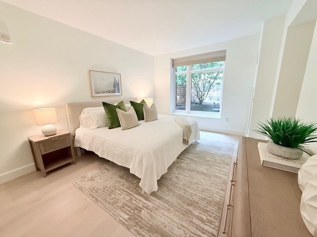 100 Lovejoy Wharf, Unit 7P Boston, MA 02114 - Photo 7 of 22 a bedroom with a large bed and a potted plant