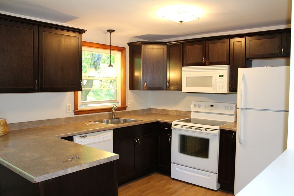 2 Greenbush Road Worcester, MA 01604 - Photo 3 of 32 Gallery Image 3