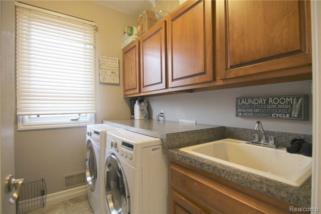 1217 Tulberry Circle Rochester, MI 48306 - Photo 27 of 34 Tulberry Cir Laundry.jpg