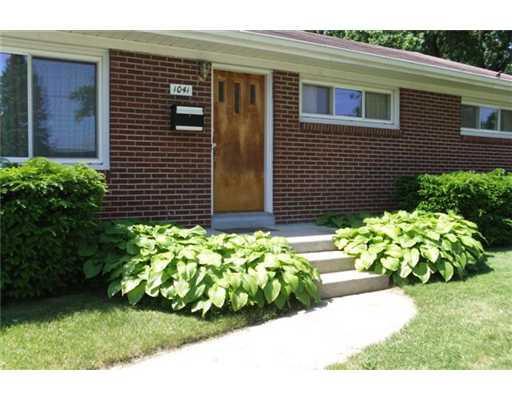 1041 Sundown Road Springfield, OH 45503 - Photo 2 of 18