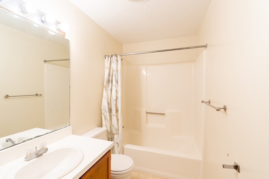 10 Saddle Club Road Edgartown, MA 02539 - Photo 7 of 22 Gallery Image 7