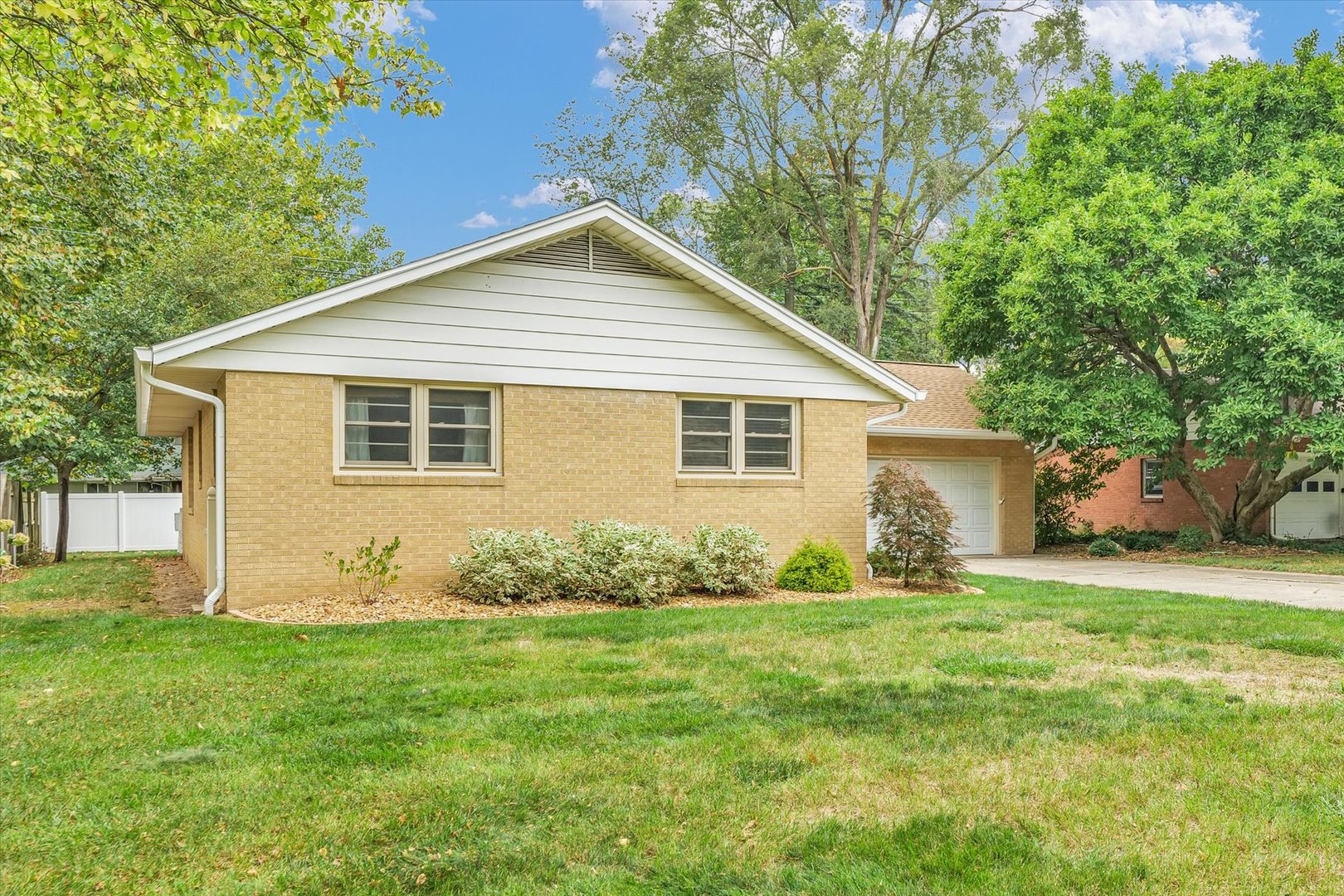 1401 Mayfair Road Champaign, IL 61821 - Photo 3 of 37 Gallery Image 3