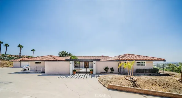 a house view with a outdoor space