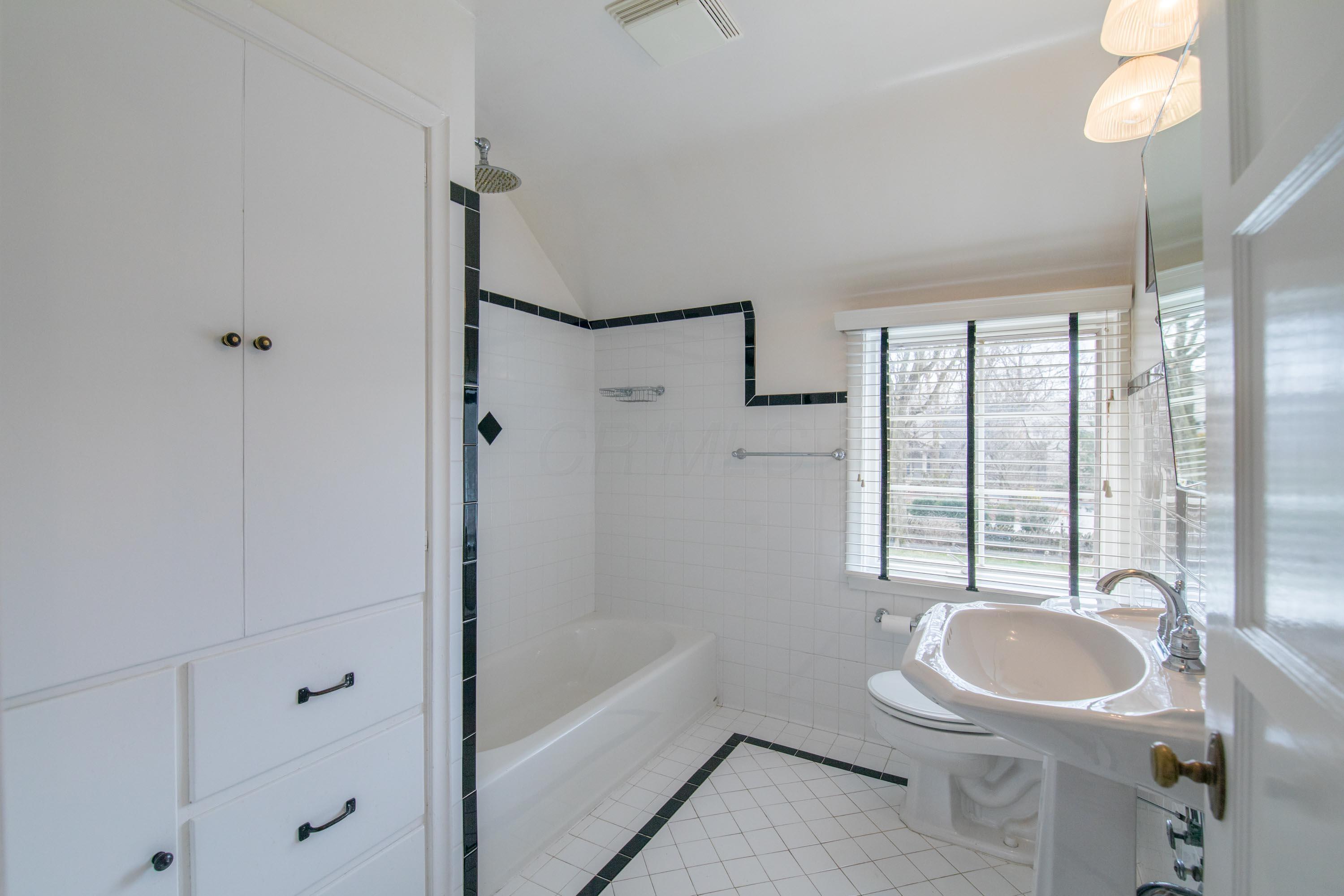 2171 Waltham Road Columbus, OH 43212 - Photo 22 of 31