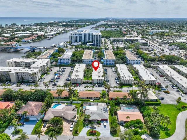 a picture of city view with lake view