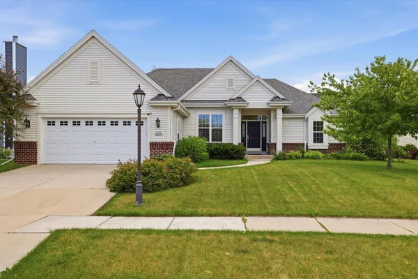 $549,900 | N173W20011 Creekside Drive, Jackson, WI 53037