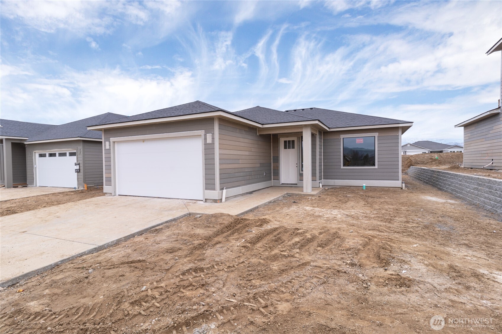 574 South Oasis Loop East Wenatchee, WA 98802 - Photo 2 of 9