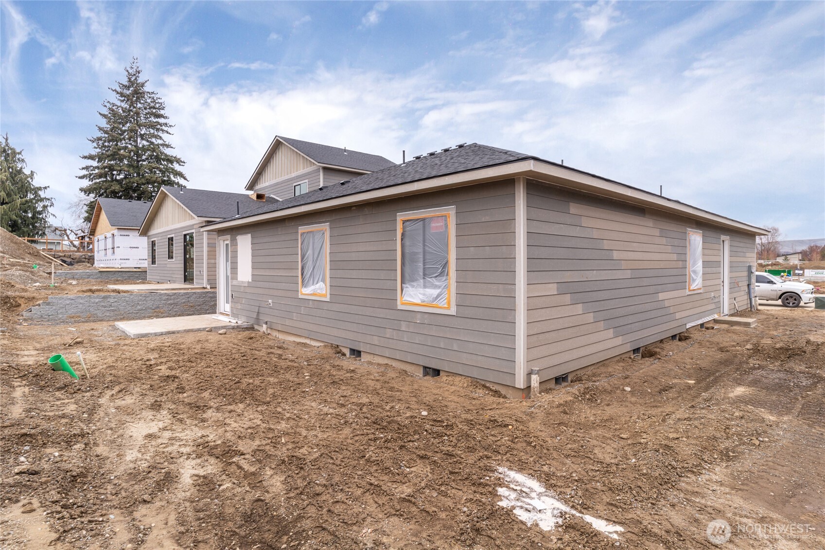 574 South Oasis Loop East Wenatchee, WA 98802 - Photo 3 of 9