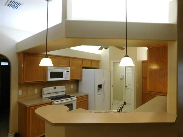 $2,100 | 3201 Nacogdoches Drive, Corpus Christi, TX 78414