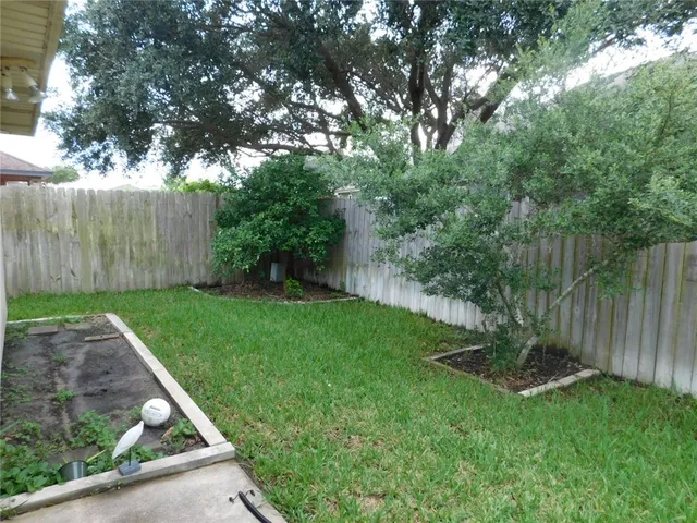 $2,100 | 3201 Nacogdoches Drive, Corpus Christi, TX 78414
