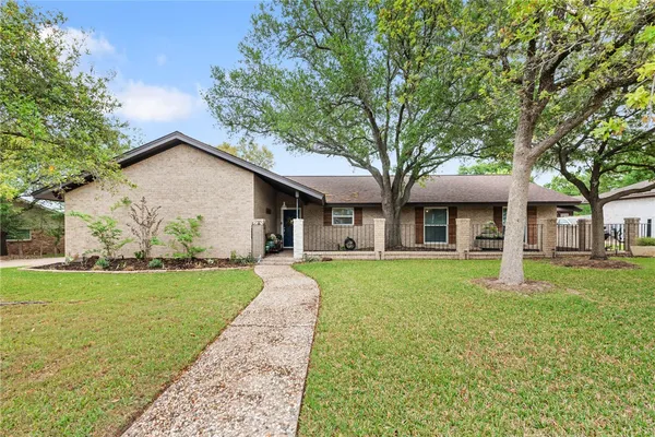 $399,900 | 2512 Towering Oaks Drive, Bryan, TX 77802
