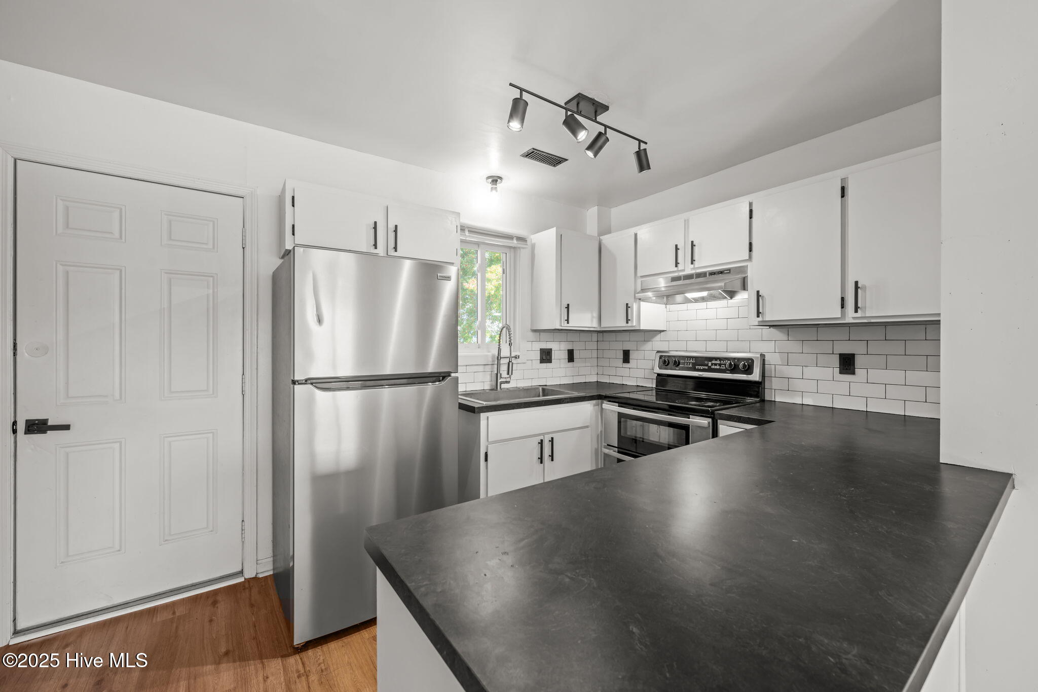 105 Kim Avenue, Unit C Havelock, NC 28532 - Photo 9 of 21 19-web-or-mls-DSC_8798