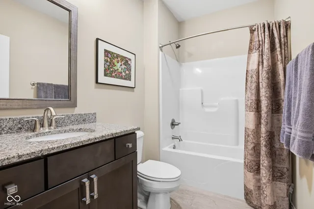 $975,000 | 18200 Lakes End Drive, Westfield, IN 46074