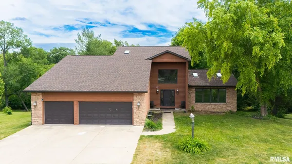 $595,000 | 1318 Amanda Drive, Germantown Hills, IL 61548