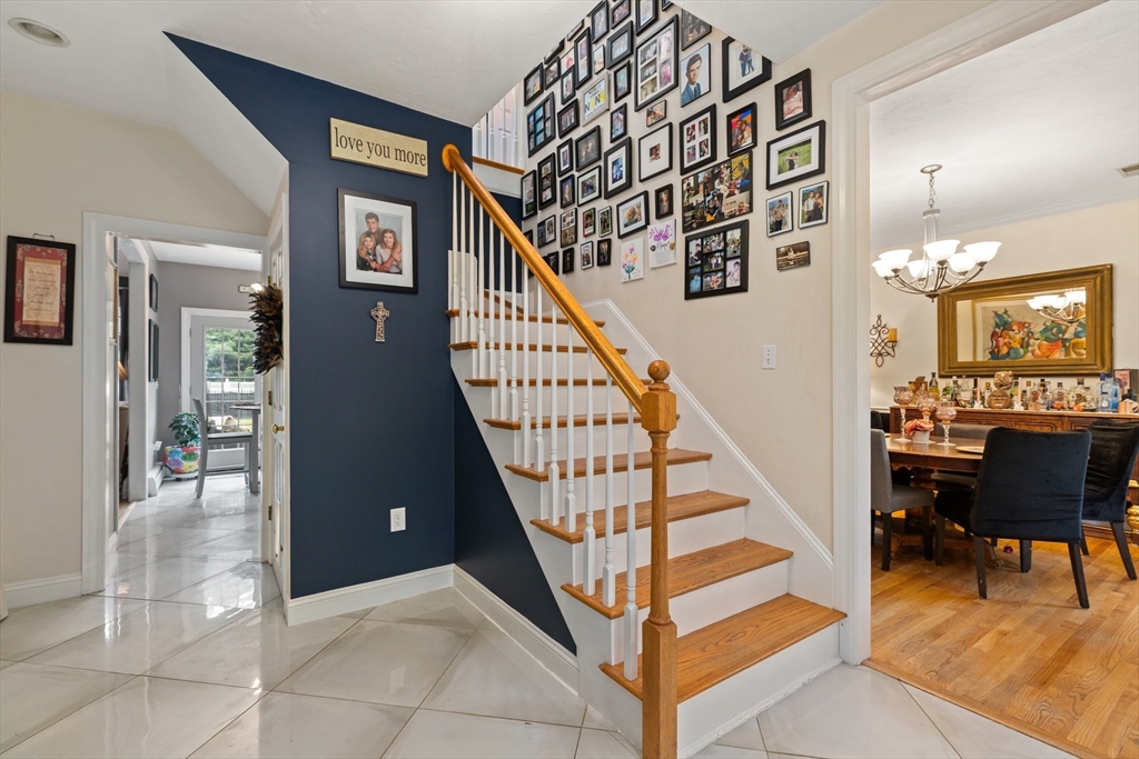 566 Mendon Road Sutton, MA 01590 - Photo 3 of 40