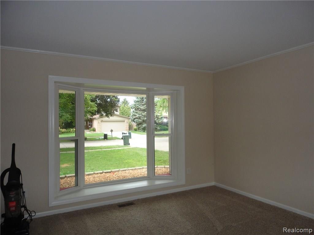 6118 Wedgewood Road Canton, MI 48187 - Photo 9 of 17 LIVING ROOM BOW