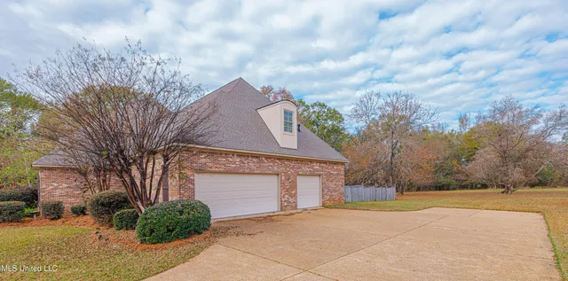 $929,900 | 237 Calumet Drive, Madison, MS 39110