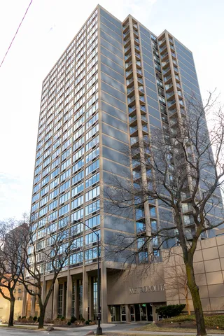 $1,725 | 5320 North Sheridan Road, Unit 1310, Chicago, IL 60640