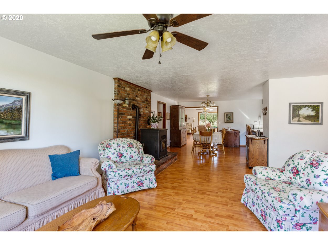 12655 Oak Road Northwest Salem, OR 97304 - Photo 5 of 24 a living room with furniture and a chandelier