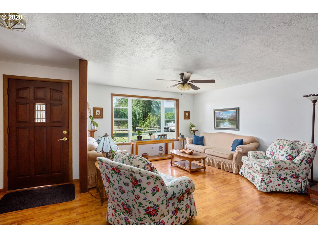 12655 Oak Road Northwest Salem, OR 97304 - Photo 6 of 24 a living room with furniture and window