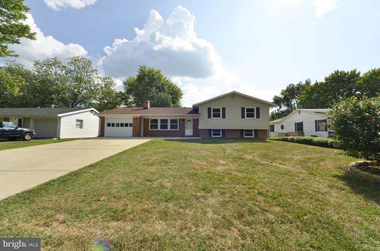 223 West Ash Road Sterling, VA 20164 - Photo 11 of 27 Exterior (Front)
