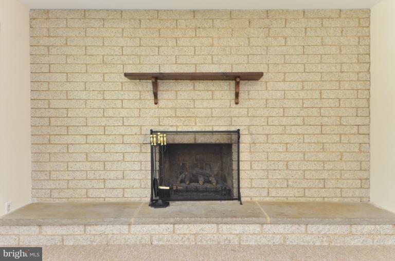 223 West Ash Road Sterling, VA 20164 - Photo 12 of 27 Living Room