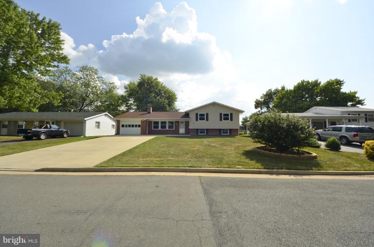 223 West Ash Road Sterling, VA 20164 - Photo 18 of 27 Exterior (Front)