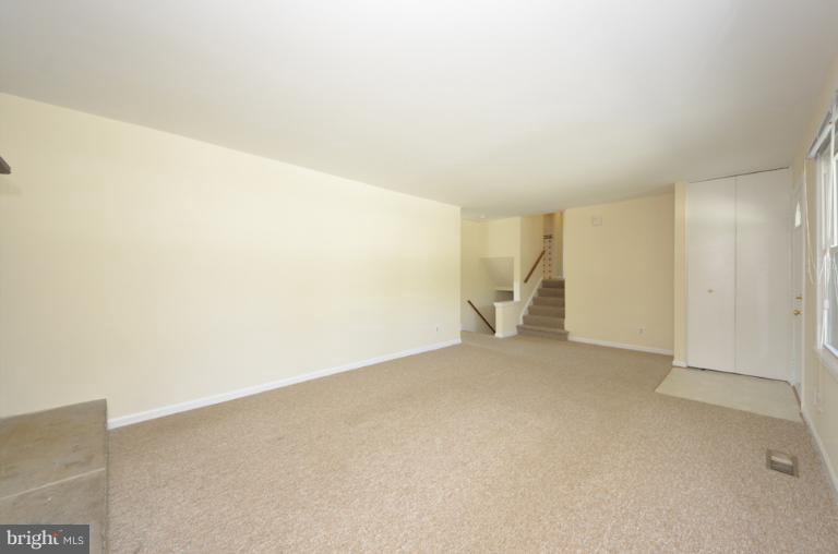 223 West Ash Road Sterling, VA 20164 - Photo 19 of 27 Living Room