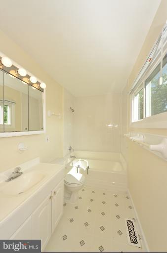 223 West Ash Road Sterling, VA 20164 - Photo 21 of 27 Bath (Master)