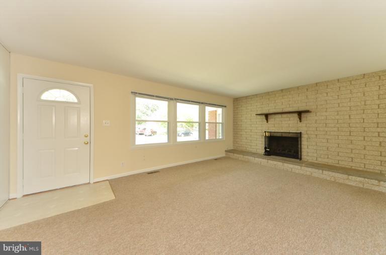 223 West Ash Road Sterling, VA 20164 - Photo 22 of 27 Living Room